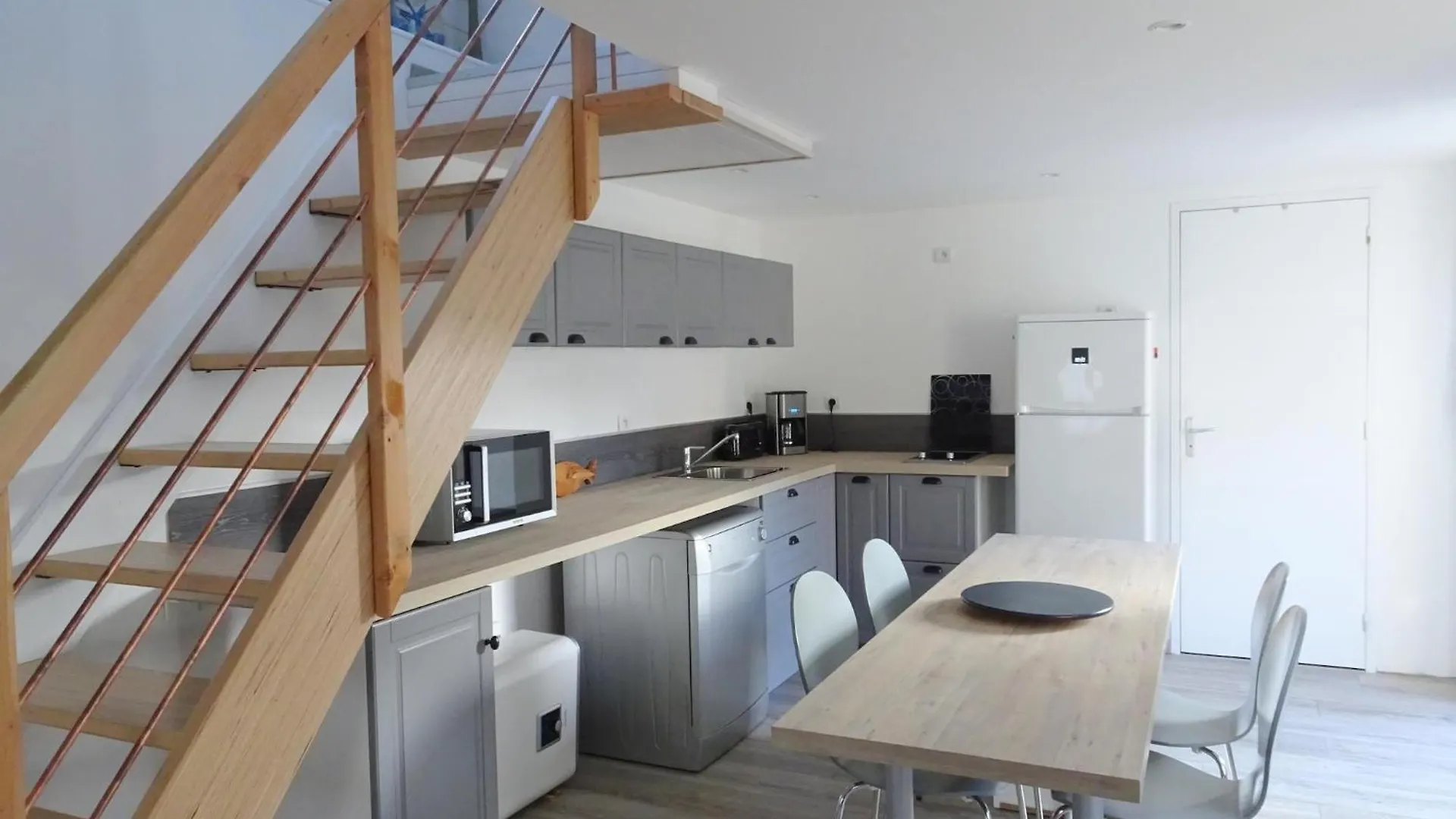Charming Breton Holiday Home Near The Beach プルームール・ボドゥー 0*,  フランス